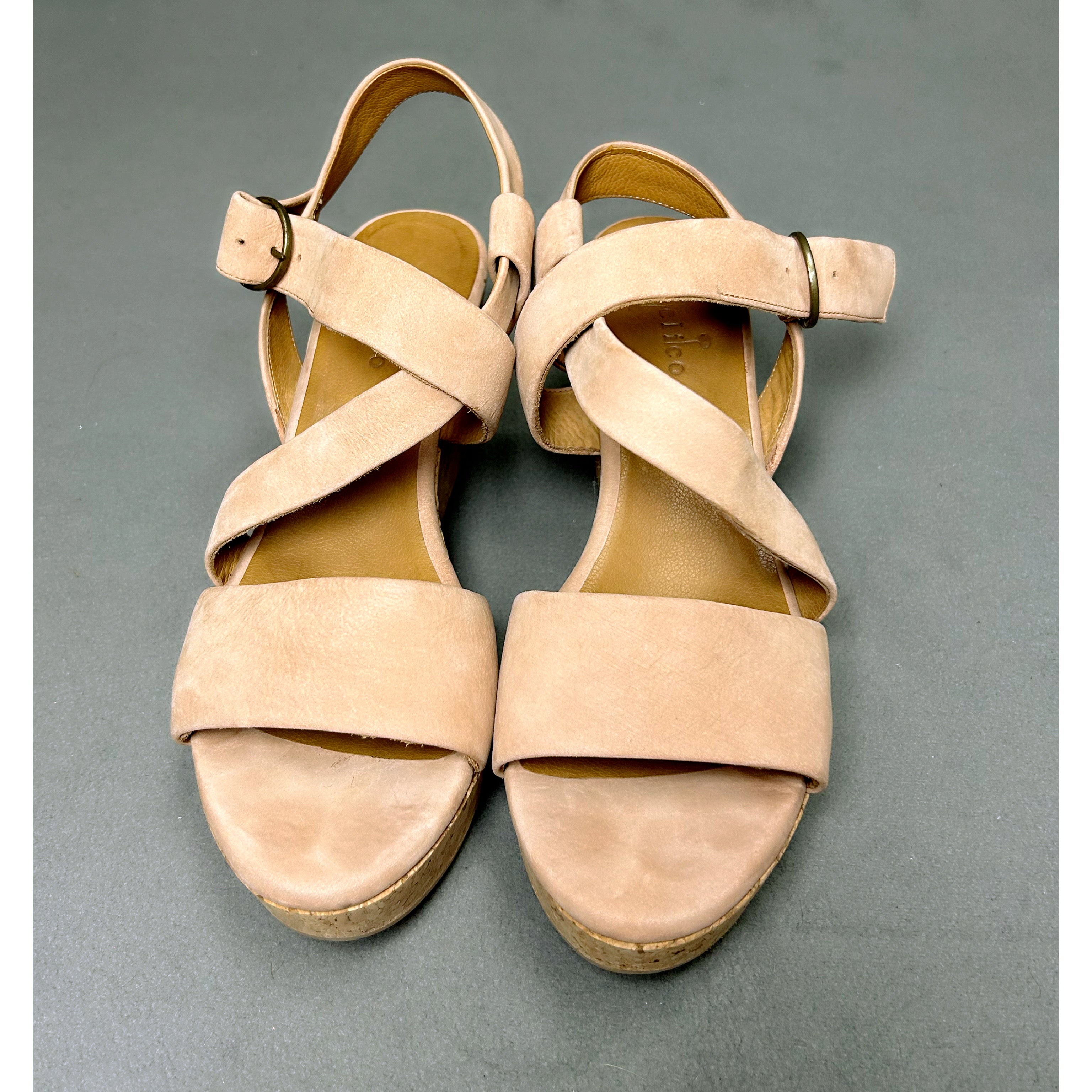 Coclico blush nubuck wedge sandal, size 10