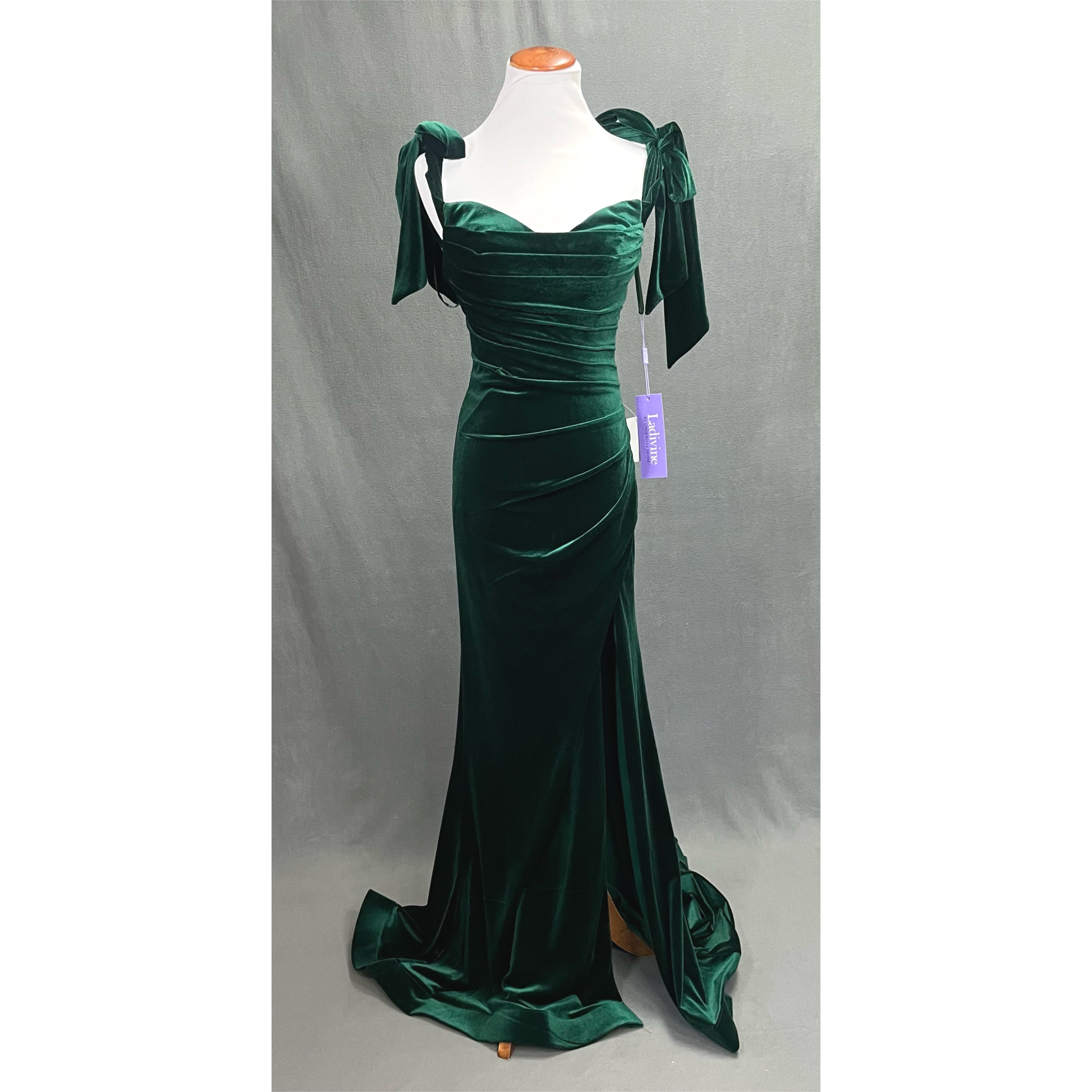 LaDivine evergreen velvet dress, size 4, NEW WITH TAGS!