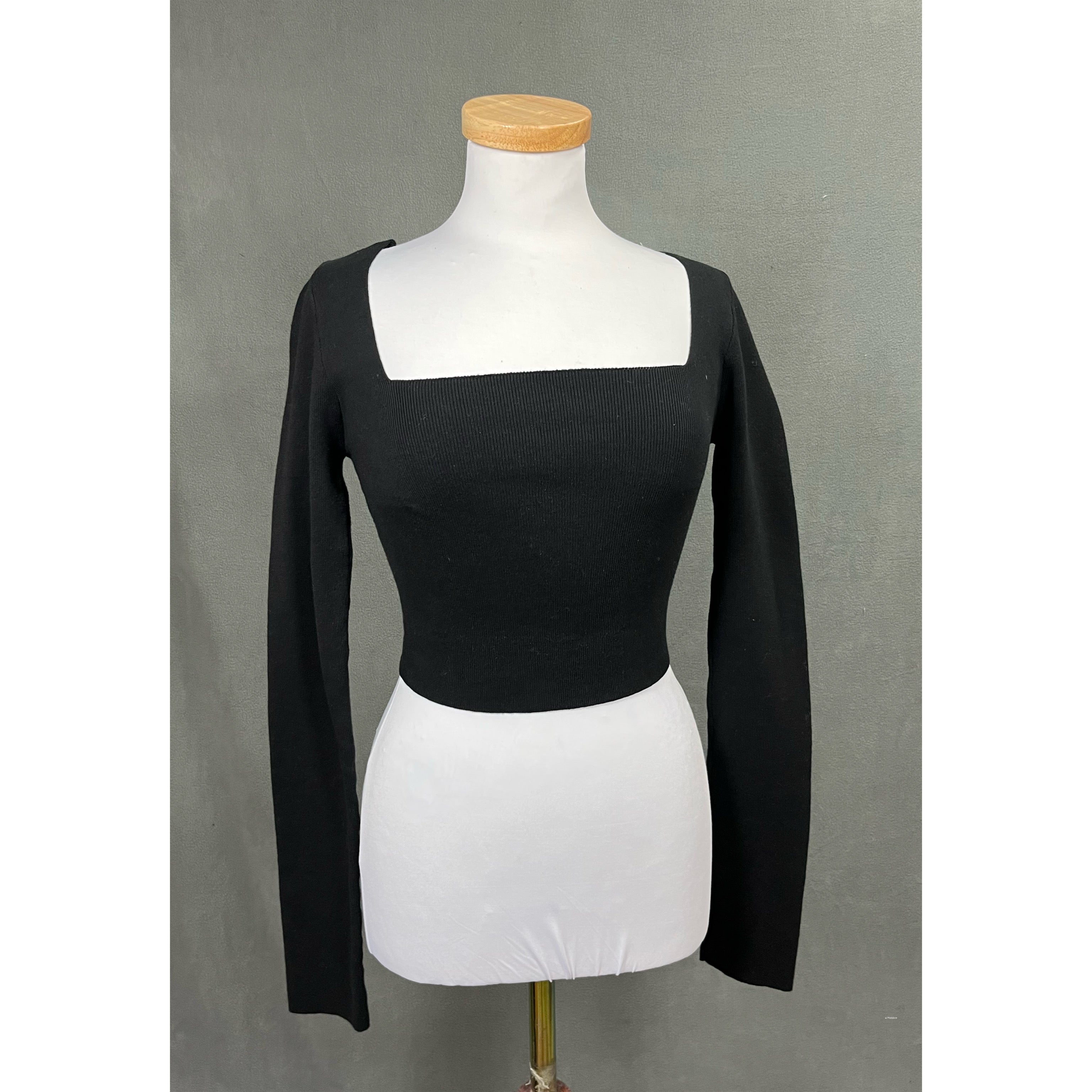 Le Lis black cropped sweater, size S, NEW WITH TAGS!